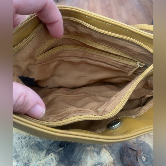 Vintage Pleated Leather Crossbody Bag - Tan/Light Brown - Picture 3 of 6